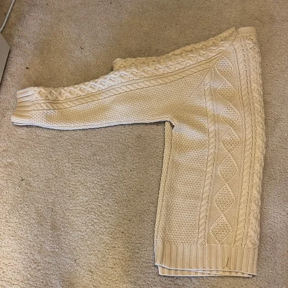large cream color Mens Aran knit fisherman’s sweater. Knives out sweater